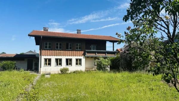 Immobilie in Frasdorf - Landhaus im Chiemgau mit zusätzlichem Baurecht für Wohnhaus - Bild 0