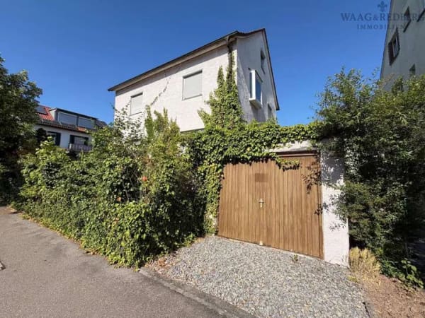 Immobilie in Korntal-Münchingen - Freistehendes Einfamilienhaus mit großem Naturgarten in ruhiger Lage von Korntal-Münchingen - Bild 0