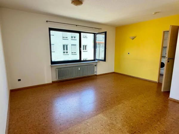 Immobilie in Röthenbach an der Pegnitz - Schöne 1 Zi. - Whg. mit Balkon, Einbauküche + Stellplatz in zentraler Lage Röthenbach a. d. Pegnitz - Bild 1