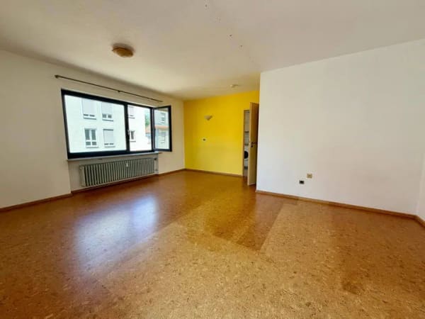 Immobilie in Röthenbach an der Pegnitz - Schöne 1 Zi. - Whg. mit Balkon, Einbauküche + Stellplatz in zentraler Lage Röthenbach a. d. Pegnitz - Bild 2