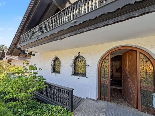 Immobilie in Weibersbrunn - Charmantes Einfamilienhaus mit alpinem Flair und exklusiven Highlights in Weibersbrunn - Bild 1