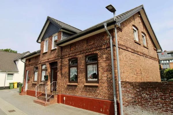 Immobilie in Bredstedt - Attraktive Kapitalanlage: Modernisiertes Wohnhaus mit zwei Wohneinheiten und zwei Garagen - Bild 3