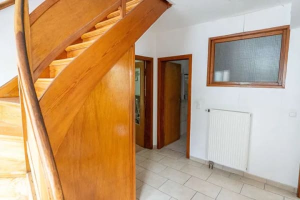 Immobilie in Höhr-Grenzhausen - FREISTEHENDES EFH IN ZENTRALER WOHNLAGE!!! – Mit Küche und PKW-Stellplatz! - Bild 2