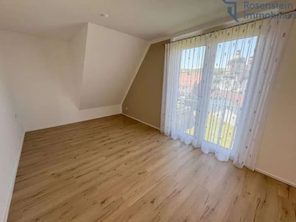 Immobilie in Lauchheim - Barrierefreie Dachgeschoss-Wohnung mit Balkon in Traumlage - Bild 4