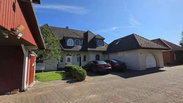 Immobilie in Marne - Provisionsfreies, schönes Haus mit Hauptwohnung + 2 Einliegerwohnungen. Mit schönem Garten - Bild 1