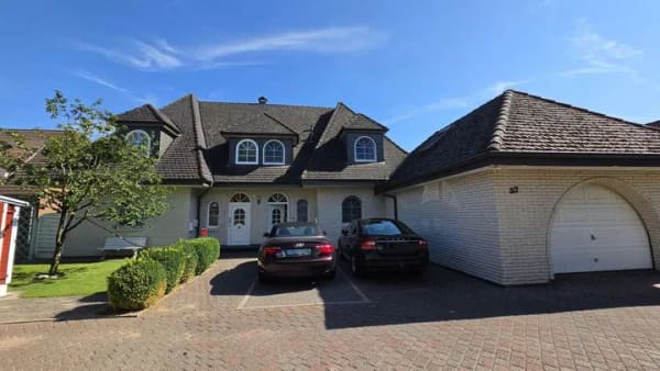 Immobilie in Marne - Provisionsfreies, schönes Haus mit Hauptwohnung + 2 Einliegerwohnungen. Mit schönem Garten - Bild 2