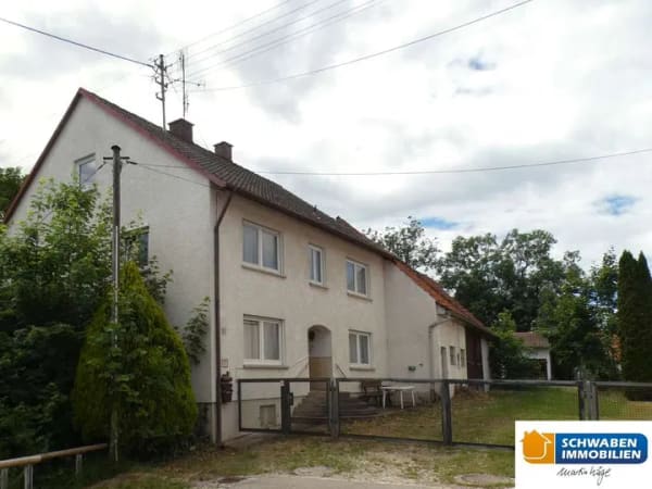 Immobilie in Haldenwang - Großes, freistehendes Wohnhaus mit Nebengebäuden in Haldenwang (bei Burgau/Schwaben) zu verkaufen! - Bild 0