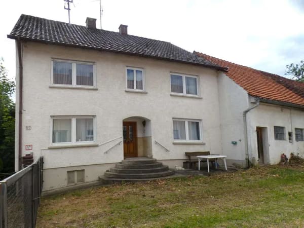 Immobilie in Haldenwang - Großes, freistehendes Wohnhaus mit Nebengebäuden in Haldenwang (bei Burgau/Schwaben) zu verkaufen! - Bild 1