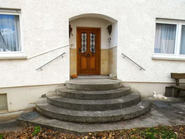Immobilie in Haldenwang - Großes, freistehendes Wohnhaus mit Nebengebäuden in Haldenwang (bei Burgau/Schwaben) zu verkaufen! - Bild 2