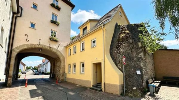 Immobilie in Lauffen am Neckar - Historisches Wohnjuwel mit einzigartigem Stadtmauergarten und traumhaftem Ausblick - Bild 0