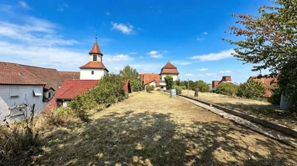 Immobilie in Lauffen am Neckar - Historisches Wohnjuwel mit einzigartigem Stadtmauergarten und traumhaftem Ausblick - Bild 2