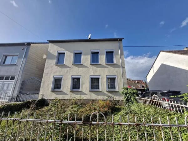 Immobilie in Wadgassen - Freistehendes Einfamilienhaus mit viel Potenzial in zentraler Lage - Bild 0