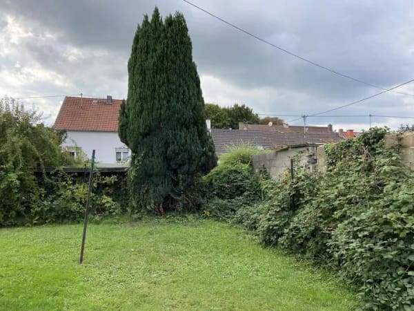 Immobilie in Wadgassen - Freistehendes Einfamilienhaus mit viel Potenzial in zentraler Lage - Bild 2