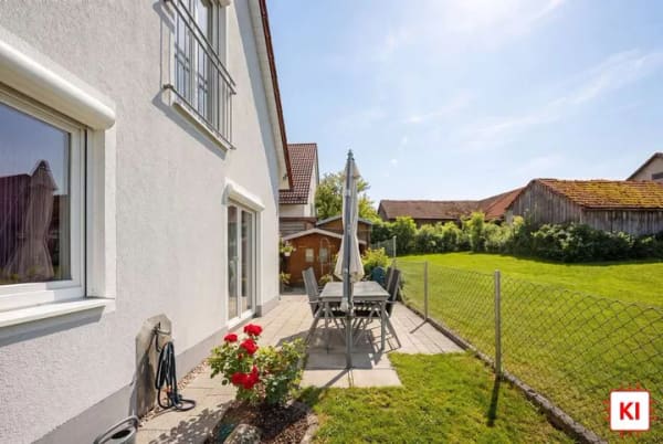 Immobilie in Adelzhausen - Modernes Einfamilienhaus mit Südwest-Terrasse, Kamin und Solaranlage - Bild 2