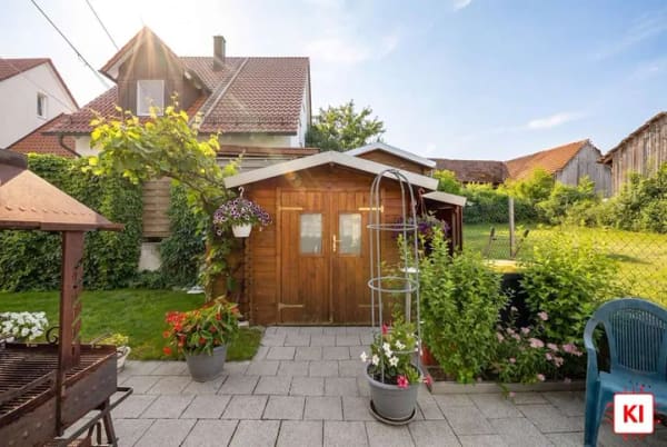 Immobilie in Adelzhausen - Modernes Einfamilienhaus mit Südwest-Terrasse, Kamin und Solaranlage - Bild 3