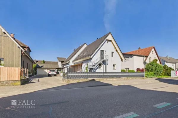 Immobilie in Schutterwald - Erdgeschosswohnung mit Garten, Pool und Einliegerwohnung in einem gepflegten Zweifamilienhaus - Bild 1