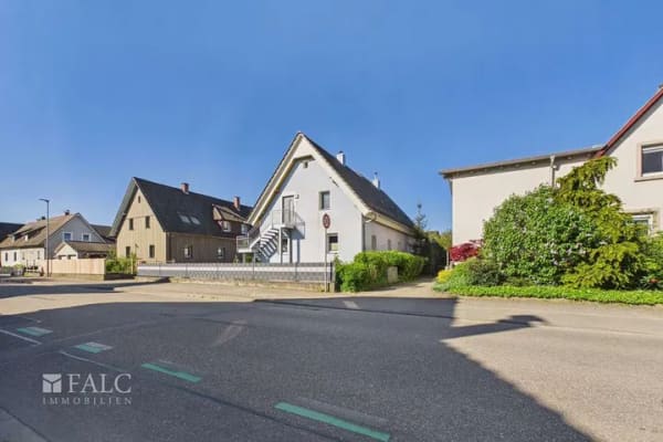 Immobilie in Schutterwald - Erdgeschosswohnung mit Garten, Pool und Einliegerwohnung in einem gepflegten Zweifamilienhaus - Bild 2