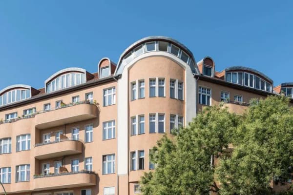 Immobilie in Berlin - Erstattung der Erwerbsnebenkosten: Vermietete 4-Zimmer Wohnung nahe Landwehrkanal - Bild 2