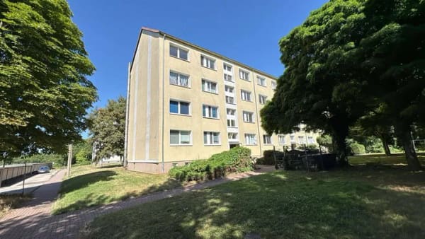 Immobilie in Südliches Anhalt - Erstbezug nach Renovierung! Helle 2 Zimmer Wohnung mit Balkon, neuer Elektrik und sofort bezugsfrei - Bild 2