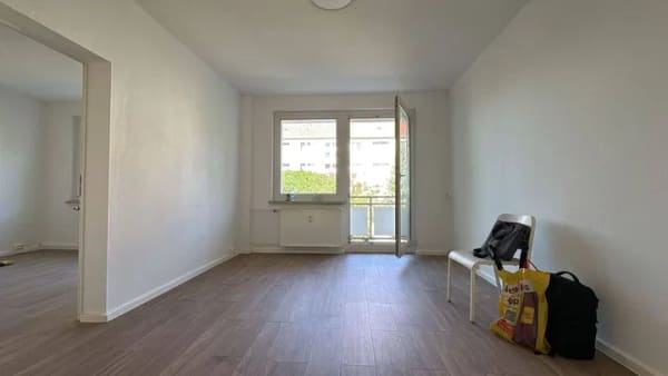 Immobilie in Südliches Anhalt - Erstbezug nach Renovierung! Helle 2 Zimmer Wohnung mit Balkon, neuer Elektrik und sofort bezugsfrei - Bild 4