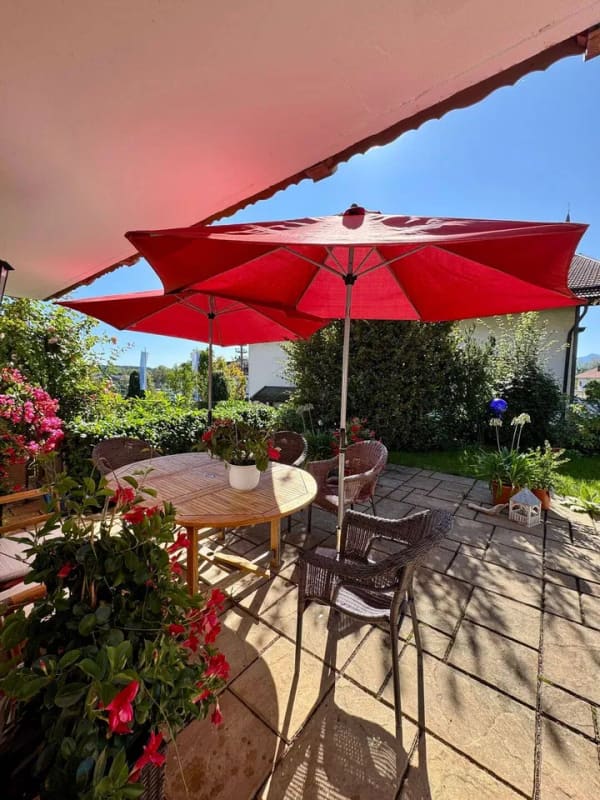 Immobilie in Seeon-Seebruck - Wohnen wie im eigenen Haus - kernsaniertes Bauernhaus mit Garten & Seeblick am Chiemsee - Bild 0