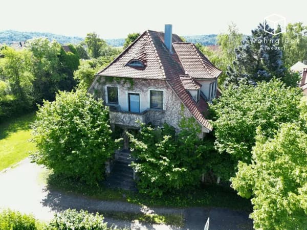 Immobilie in Vellberg - Sanierungsbedürftige Landhausvilla der 1920er Jahre auf traumhaftem 1.800 m² Grundstück - Bild 2