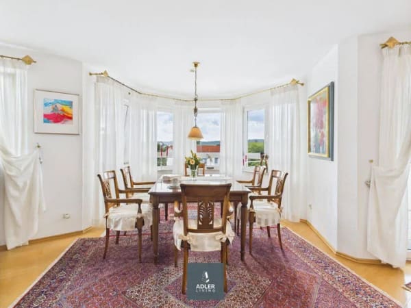 Immobilie in Ellhofen - Großzügiges Wohnen wie im eigenen Haus - 157 m² Maisonette mit zwei Balkonen und TG - Bild 2