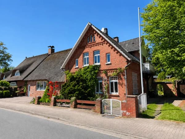 Immobilie in Marxen - Ein Haus mit Seele – historisches Reetdachhaus mit Einliegerwohnung, Traumgarten & zusätzlicher Ausbau- und Bebauungsmöglichkeit in Marxen - Bild 0