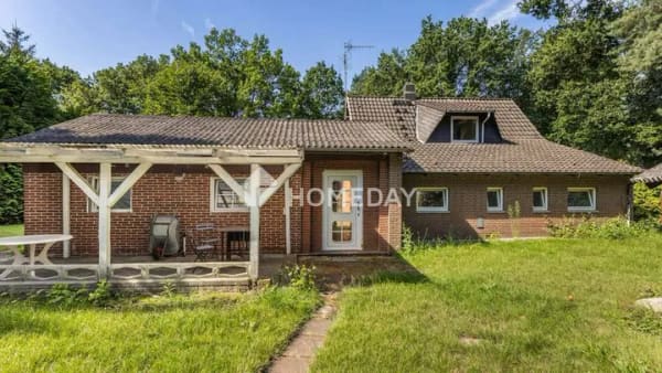 Immobilie in Hatten - Familienfreundliches Einfamilienhaus mit großem Grundstück und viel Potenzial in Hatten - Bild 1