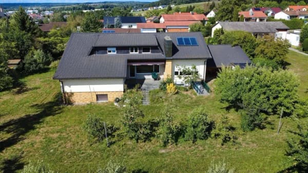 Immobilie in Baienfurt - Familienwohnsitz mit Vermietungspotenzial und großzügigem Grundstück - Bild 0
