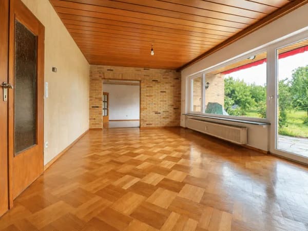 Immobilie in Baienfurt - Familienwohnsitz mit Vermietungspotenzial und großzügigem Grundstück - Bild 2