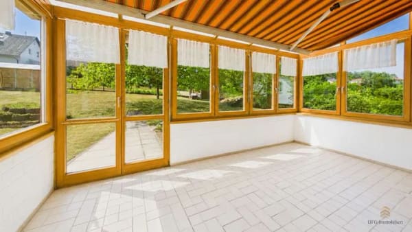 Immobilie in Roding - Großzügiges Zweifamilienhaus mit schönem Garten, Wintergarten und vielseitigen Nutzungsmöglichkeiten - Bild 3