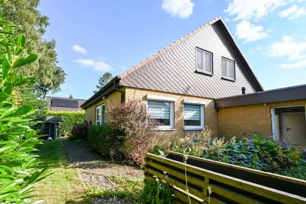 Immobilie in Itzstedt - Charmantes, lichtverwöhntes Einfamilienhaus mit Garage auf großem Grundstück! - Bild 0