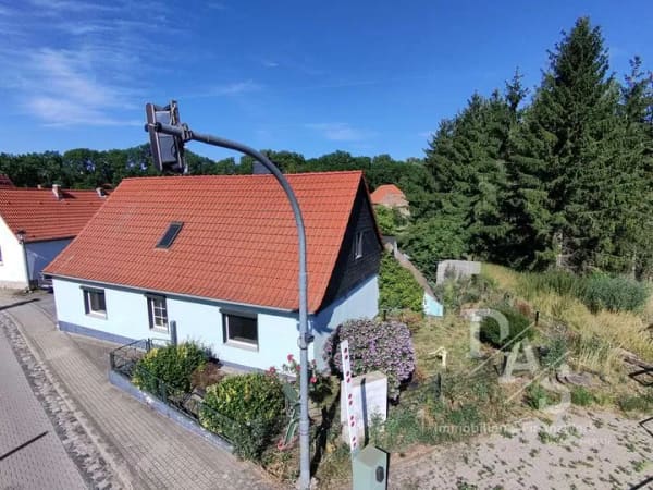 Immobilie in Aschersleben - Gemütliches Zuhause mit Charme – gepflegtes Einfamilienhaus zum Einziehen und Wohlfühlen - Bild 0