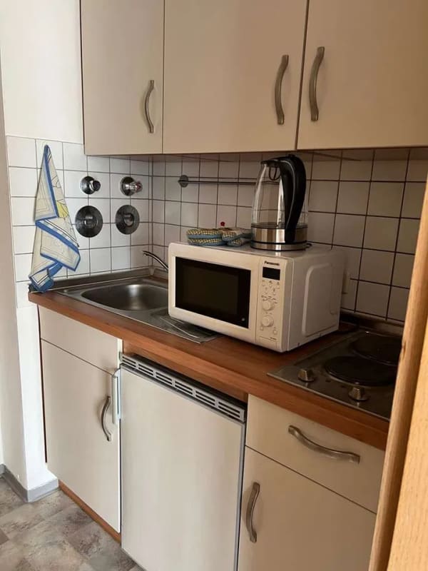 Immobilie in Weiden in der Oberpfalz - Ideal für Kapitalanleger! Schönes 1-Zimmer-Apartment mit großem Fenster - Bild 1