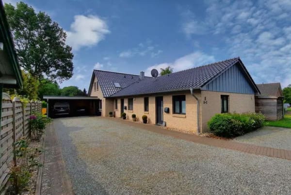 Immobilie in Almdorf - Hochmodern und vielfältig in der Nutzungsmöglichkeit: Wohnhaus mit drei Wohneinheiten in TOP-Zustand - Bild 0