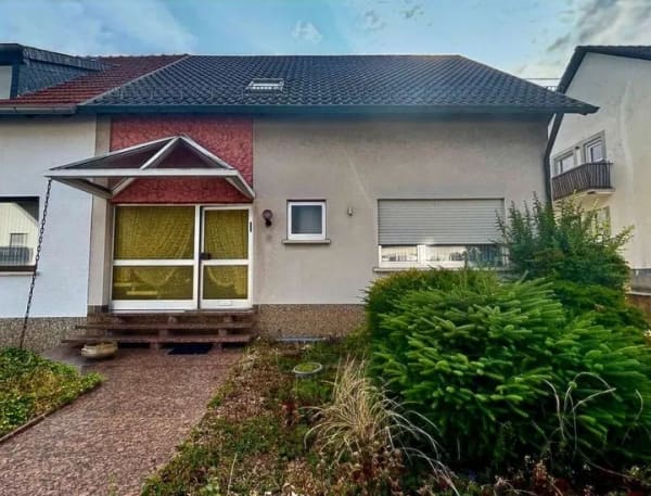 Immobilie in Ensdorf/Saar - Attraktive Doppelhaushälfte mit Wintergarten in guter Wohnlage von Ensdorf - Bild 1