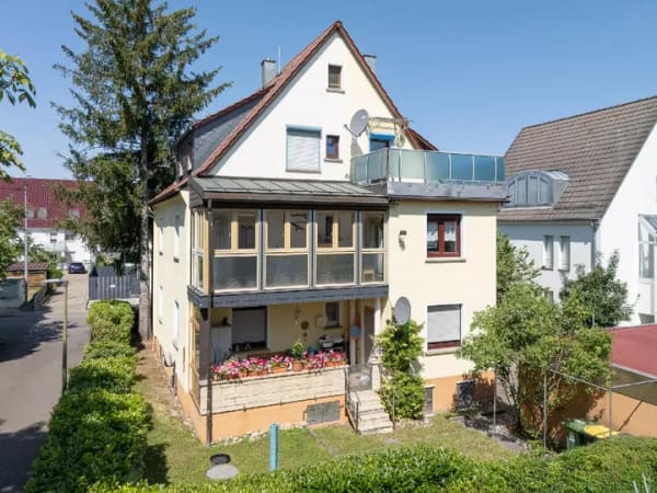 Immobilie in Asperg - Langlebiges, massiv gebautes Dreifamilienhaus in Asperg - für Macher und Gestalter - Bild 0