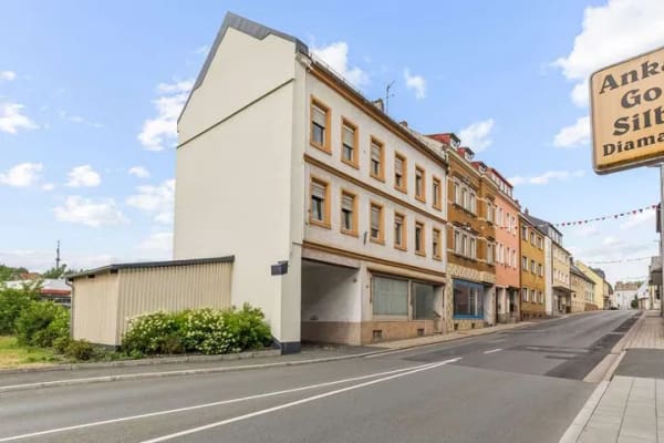 Immobilie in Selb - Attraktive Kapitalanlage | Vermietete 4-Zimmer-Wohnung mit Garage | 7,8 % Bruttorendite - Bild 0
