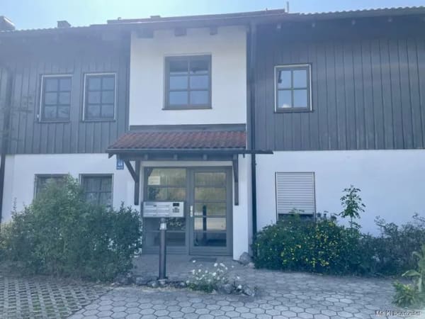 Immobilie in Oberhaching - Großzügige 3-Zimmer-Wohnung mit Sonnenbalkon in begehrter Lage von Oberhaching - Bild 1