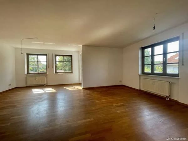 Immobilie in Oberhaching - Großzügige 3-Zimmer-Wohnung mit Sonnenbalkon in begehrter Lage von Oberhaching - Bild 2