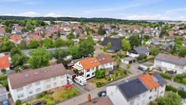 Immobilie in Beimerstetten - Gepflegtes Zweifamilienhaus mit viel Potenzial in ruhiger Lage in Beimerstetten! - Bild 0