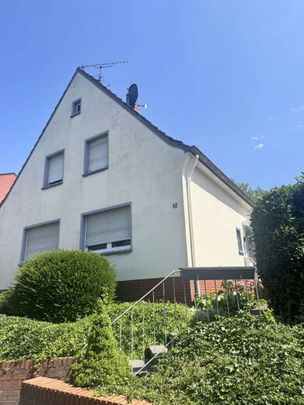 Immobilie in Jüchen - Vielseitige Immobilie mit drei abgeschlossenen Wohneinheiten & Keller - Bild 0