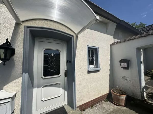 Immobilie in Jüchen - Vielseitige Immobilie mit drei abgeschlossenen Wohneinheiten & Keller - Bild 2