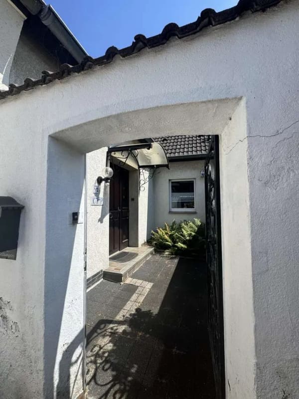 Immobilie in Jüchen - Vielseitige Immobilie mit drei abgeschlossenen Wohneinheiten & Keller - Bild 3