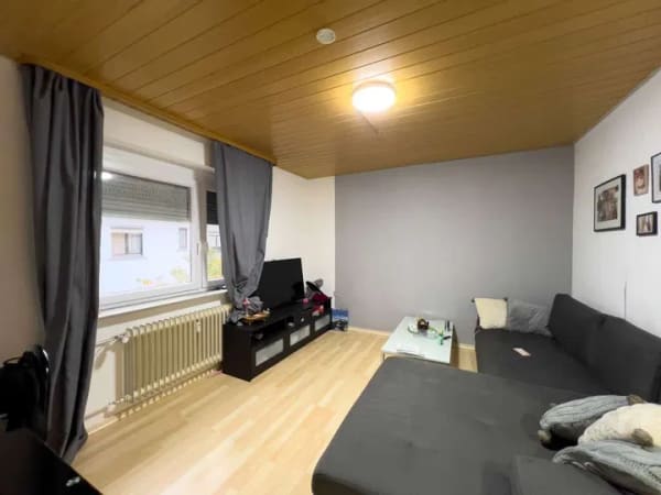 Immobilie in Stuttgart - Mehrfamilienhaus mit drei Wohneinheiten in guter Lage von Stuttgart-Wangen I DG-Wohnung frei - Bild 1