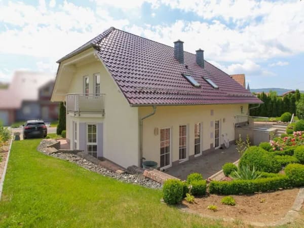 Immobilie in Rasdorf - Einziehen & wohlfühlen - modernes Einfamilienhaus mit Einliegerwohnung in Rasdorf - Bild 1