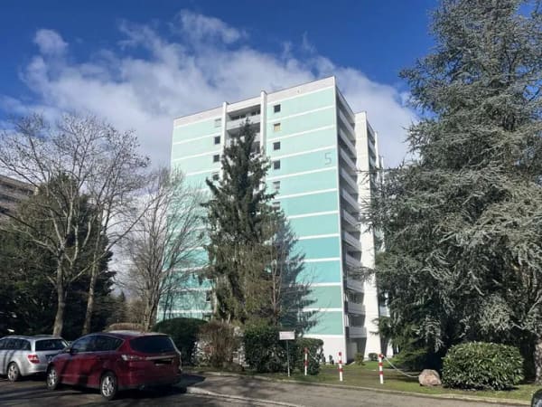 Immobilie in Freiburg im Breisgau - Vermietete 3-Zimmer-Wohnung mit Balkon & TG-Stellplatz auf Erbbaurecht - Bild 1