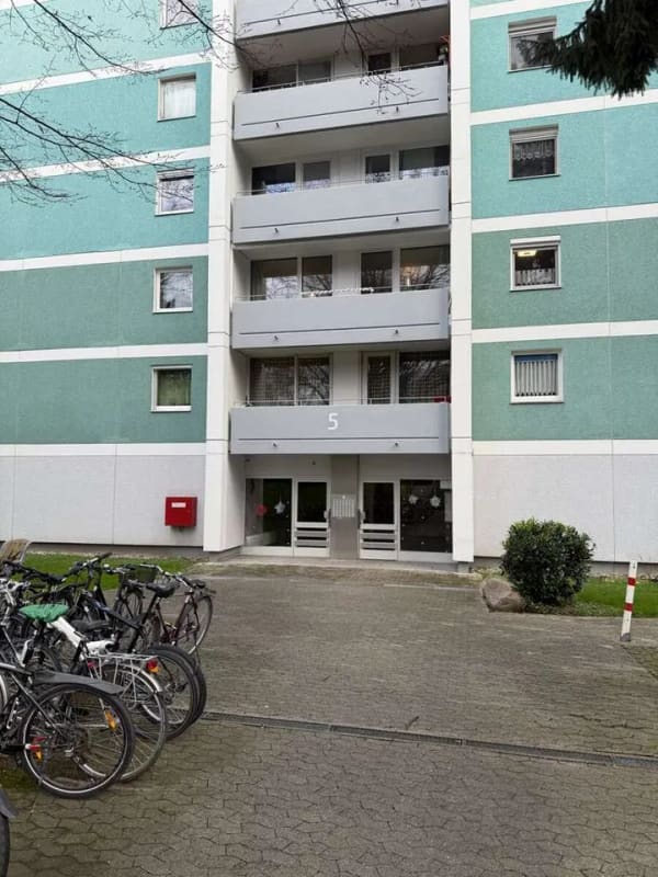 Immobilie in Freiburg im Breisgau - Vermietete 3-Zimmer-Wohnung mit Balkon & TG-Stellplatz auf Erbbaurecht - Bild 2