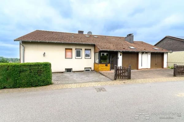 Immobilie in Ennepetal - Dreifamilienhaus mit Einliegerwohnung 
- Garagen - Stellplatz - Garten - - Bild 0